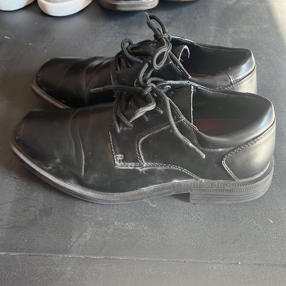 Boys Madison Ave Dress Shoes size 3 1/2 black - Picture 3 of 6